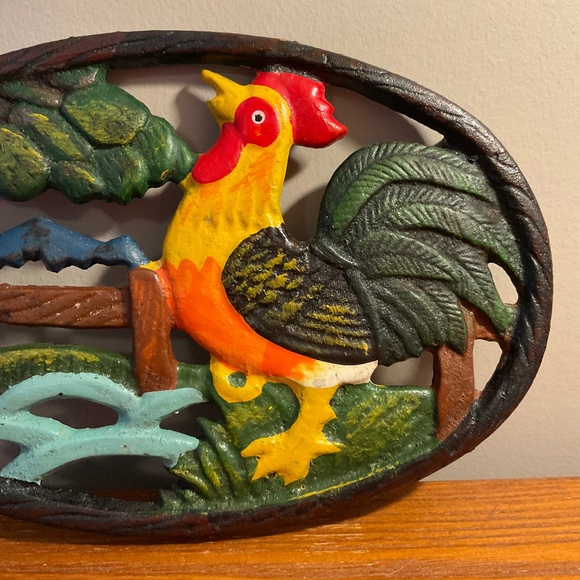 Cast Iron Painted Rooster Trivet with Colourful Farmyard Scene - Hot Pot Stand - Picture 4 of 16